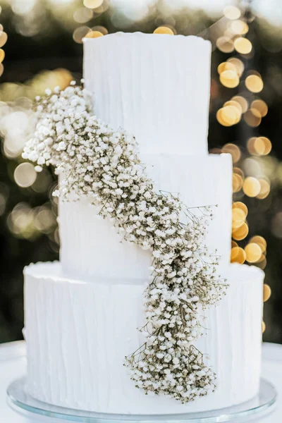 Bolo Casamento Com Flores Brancas Azuis — Fotografia de Stock