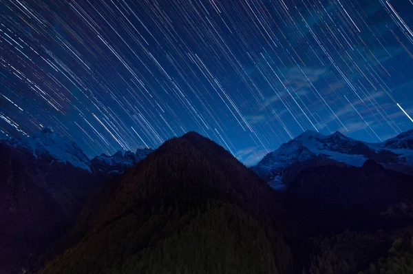 Pemandangan Indah Dengan Gunung Dan Bintang — Stok Foto