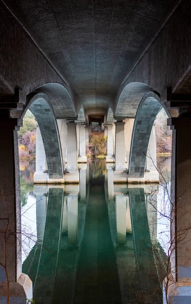 Brücke Über Den Fluss Der Hauptstadt Des Berühmtesten Wahrzeichens Morgen — Stockfoto