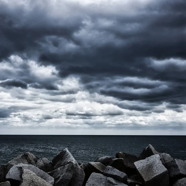 Dramatischer Stürmischer Himmel Über Dem Meer — Stockfoto