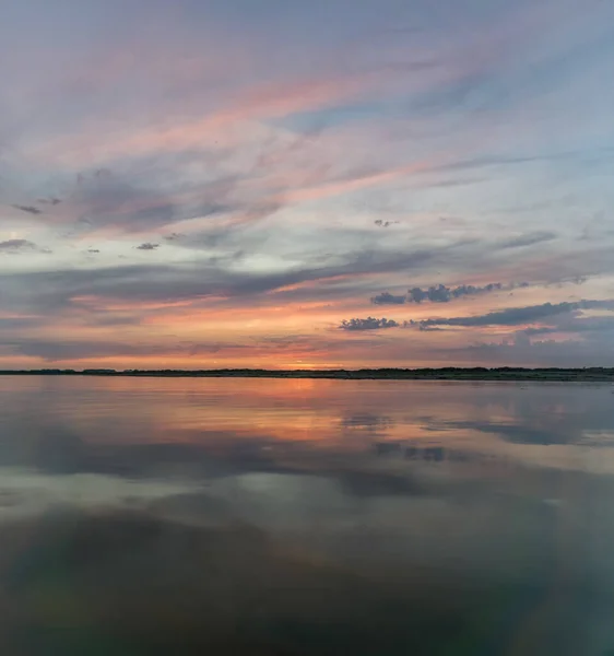 Schöner Sonnenuntergang Über Dem See — Stockfoto