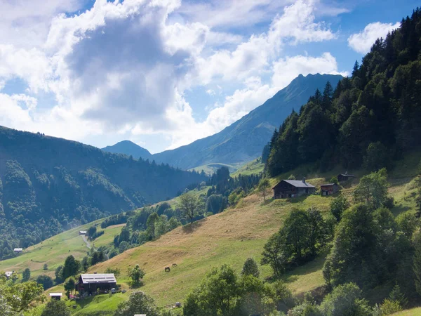 Prachtig Landschap Met Bergen Blauwe Lucht — Stockfoto