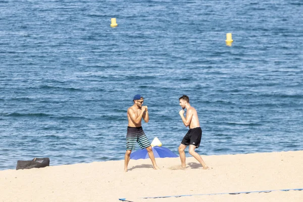 Young Couple Beach — Stock Photo, Image