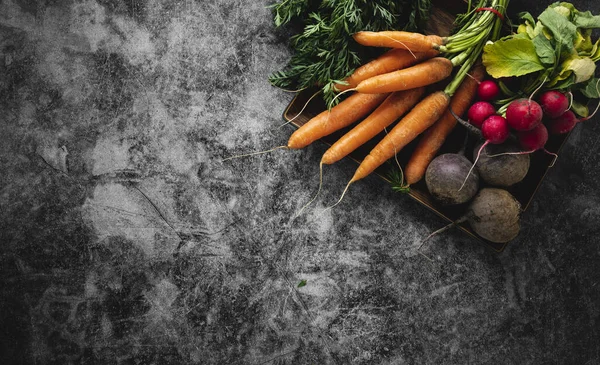Zanahorias Verduras Orgánicas Frescas Sobre Fondo Negro — Foto de Stock