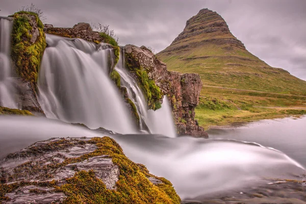 Bella Cascata Montagna — Foto Stock