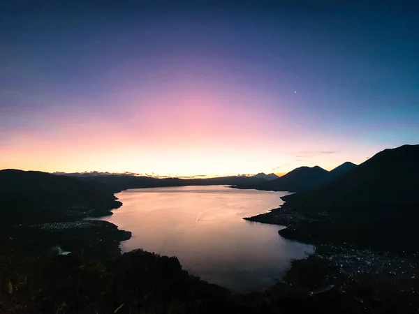 Matahari Terbenam Yang Indah Atas Danau — Stok Foto