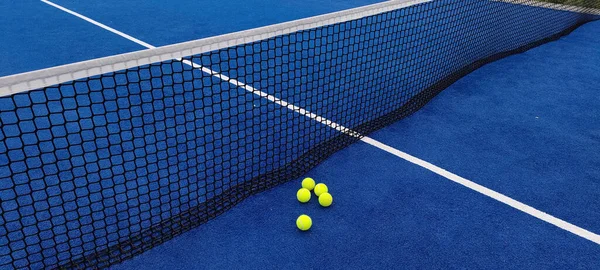 Teniszpálya Golyók Kék Háttér — Stock Fotó
