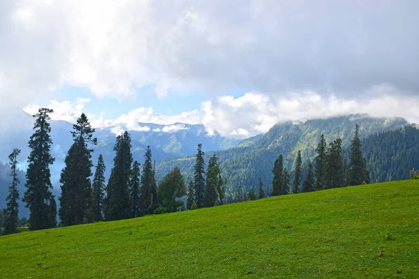 Beau Paysage Avec Montagnes Ciel Bleu — Photo