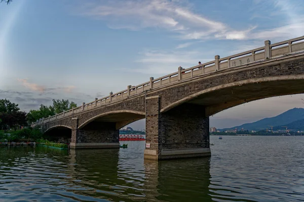 在首都最有名的地标城市的桥上的景观 — 图库照片
