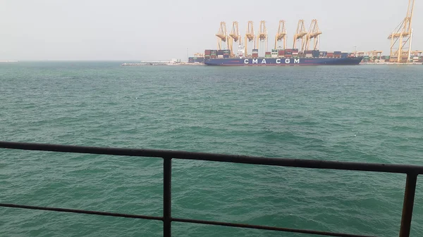 在伊斯拉尔岛北部地中海港口的油轮船 — 图库照片