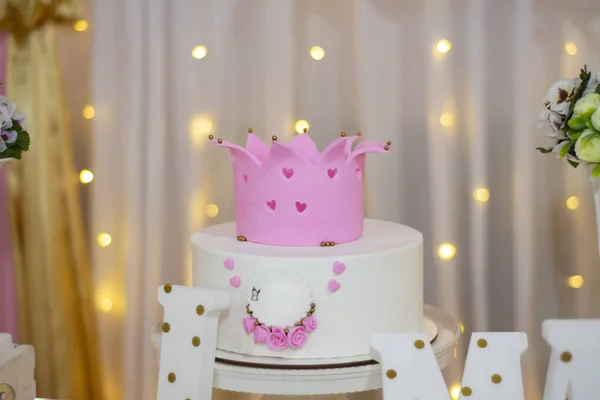 Gyönyörű Esküvői Torta Rózsaszín Fehér Virágokkal — Stock Fotó