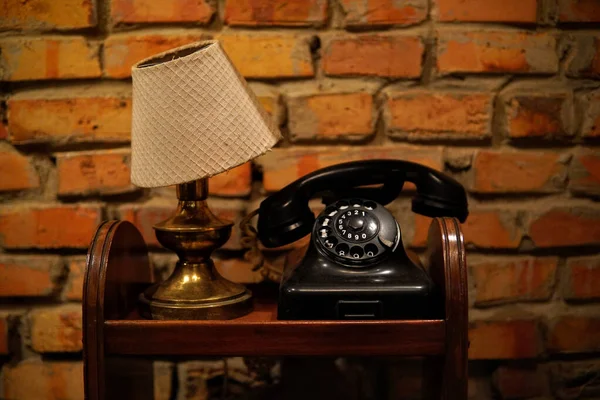 Παλιό Vintage Τηλέφωνο Ξύλινο Τραπέζι — Φωτογραφία Αρχείου