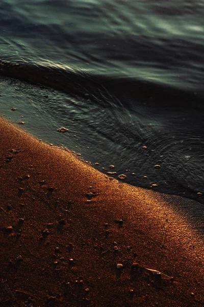 Piękna Powierzchnia Wody Morskiej Falami — Zdjęcie stockowe