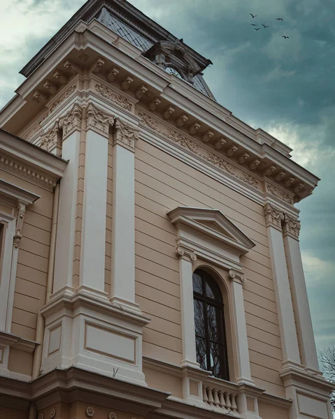 Průčelí Budovy Městě Hlavního Města Státu Nejlidnatější Nejlidnatějších — Stock fotografie