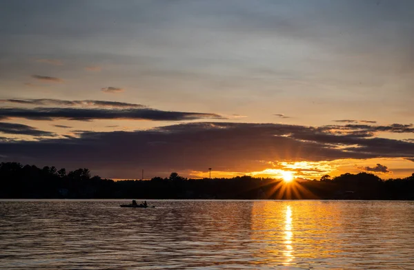 Matahari Terbenam Yang Indah Atas Danau — Stok Foto