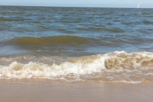 海滩上美丽的海浪 — 图库照片