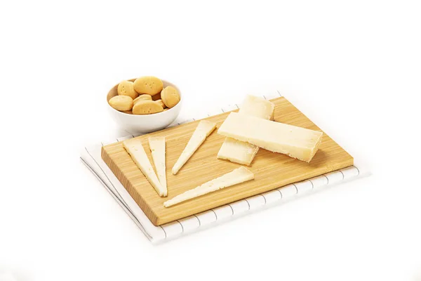 Köstlicher Käse Auf Weißem Hintergrund — Stockfoto