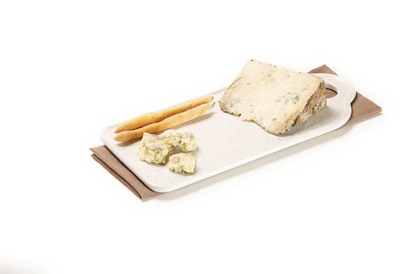 Stück Käse Und Brot Auf Weißem Hintergrund — Stockfoto