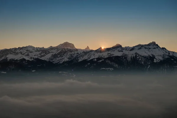 Belo Pôr Sol Nas Montanhas — Fotografia de Stock