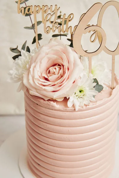 Beau Gâteau Mariage Avec Des Fleurs — Photo