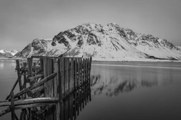 Beau Paysage Lac Dans Les Montagnes — Photo