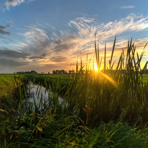 Belo Pôr Sol Sobre Lago — Fotografia de Stock