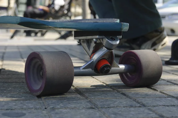 Närbild Skateboard Parkerad Gata — Stockfoto