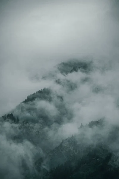 Bela Vista Paisagem Nebulosa Montanha — Fotografia de Stock