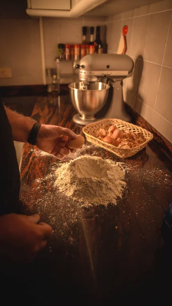 Chef Kok Bereidt Deeg Voor Ontbijt — Stockfoto