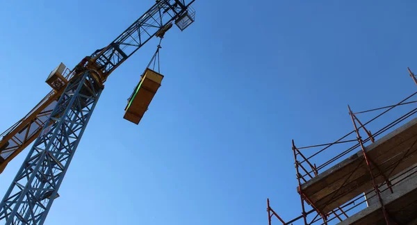 Grue Construction Sur Fond Ciel Bleu — Photo