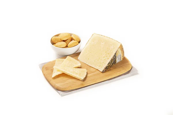 Käse Und Brot Auf Weißem Hintergrund — Stockfoto