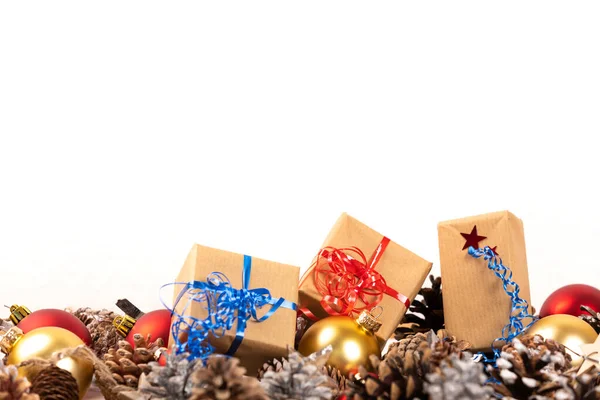 Cajas Regalo Navidad Con Regalos Decoraciones Sobre Fondo Blanco — Foto de Stock