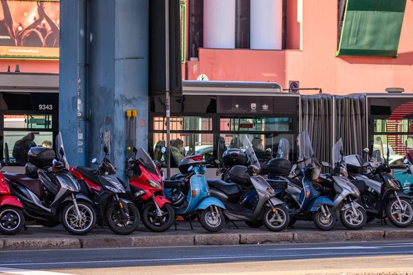 Vista Della Città Scooter Urbano Viaggi — Foto Stock