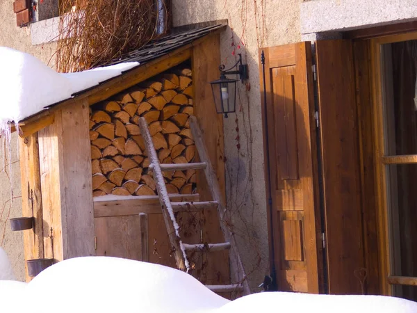 Casa Madeira Neve — Fotografia de Stock