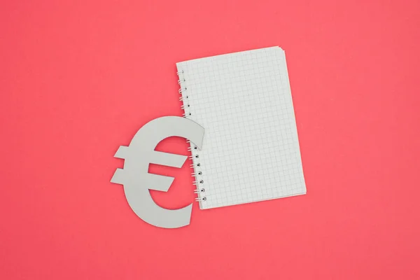 Libro Blanco Signo Euro Sobre Fondo Rojo — Foto de Stock