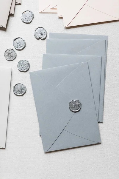 Envelopes Fundo Branco — Fotografia de Stock
