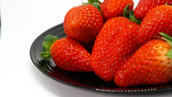 Fresas Frescas Maduras Sobre Fondo Blanco —  Fotos de Stock