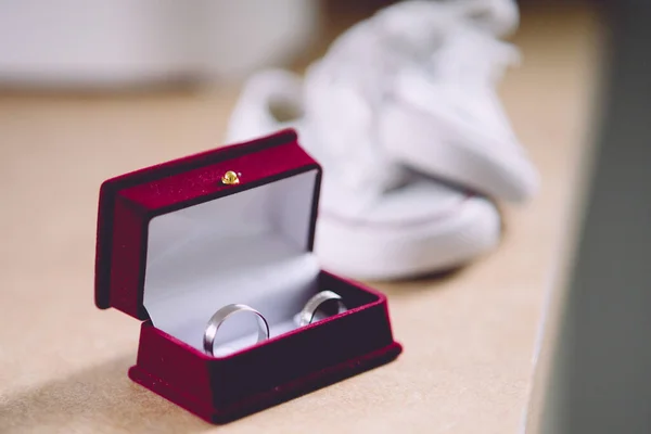 Wedding Rings Table — Stock Photo, Image