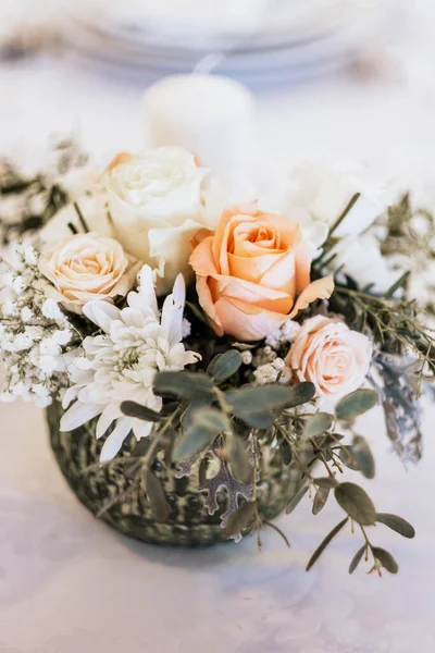 バラと花の美しい結婚式の花束 — ストック写真
