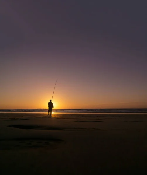 Homem Pesca Praia — Fotografia de Stock