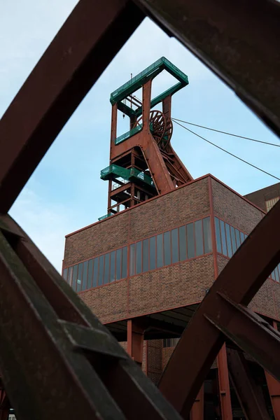 Torre Metal Industrial Con Una Gran Estructura Acero —  Fotos de Stock