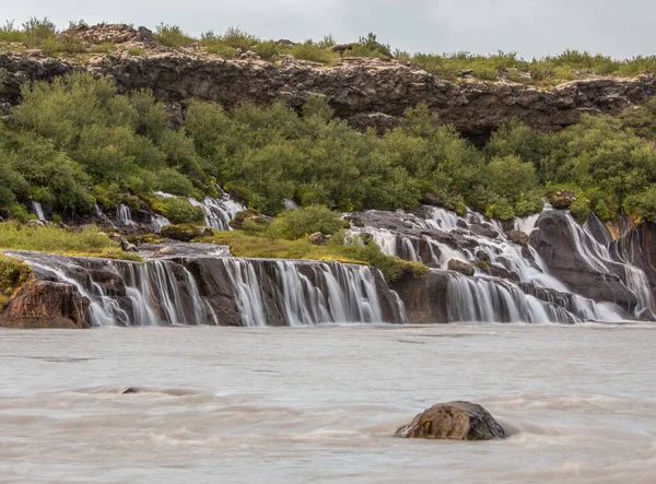 Schöner Wasserfall Den Bergen — Stockfoto