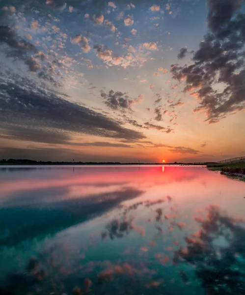 Belo Pôr Sol Sobre Lago — Fotografia de Stock