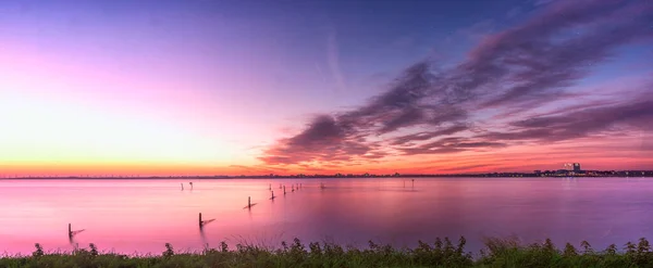 Hermoso Atardecer Sobre Lago — Foto de Stock