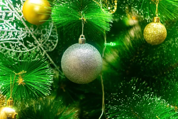 Albero Natale Con Rami Abete Verde Palle — Foto Stock