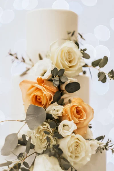 장미로 아름다운 꽃다발 — 스톡 사진
