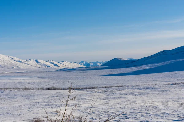 Красивый Пейзаж Заснеженными Горами — стоковое фото