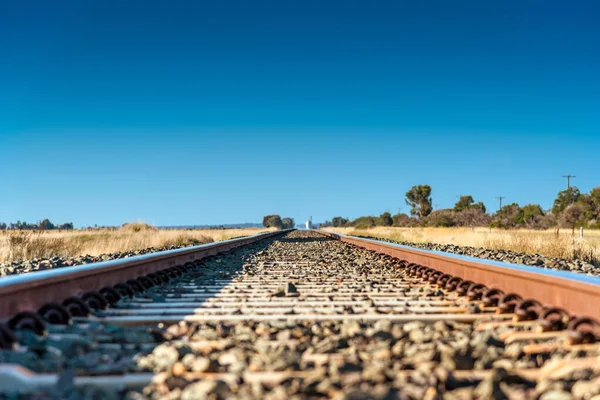 Železniční Tratě Pozadí Modré Oblohy — Stock fotografie