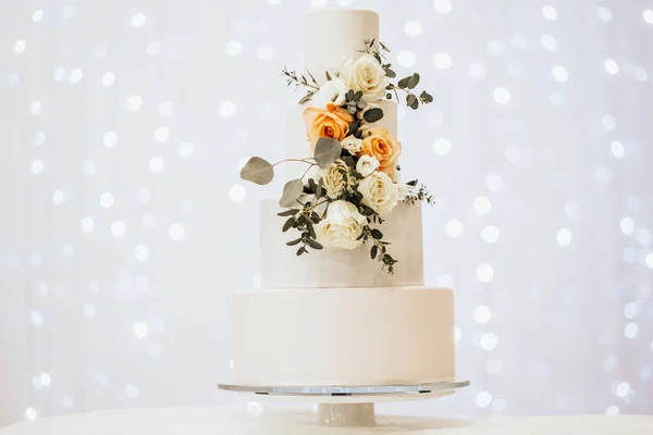 Belle Table Mariage Avec Des Fleurs Gâteau — Photo