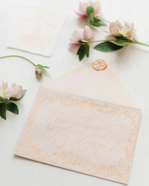 Esküvői Meghívó Virágokkal Rózsákkal — Stock Fotó